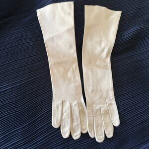 Vintage White Leather Made in Italy 6 Button Mid-arm Unlined gloves 7 1/2